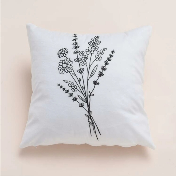 Other - NWT Home Decor Floral Bouquet Pillow Cover